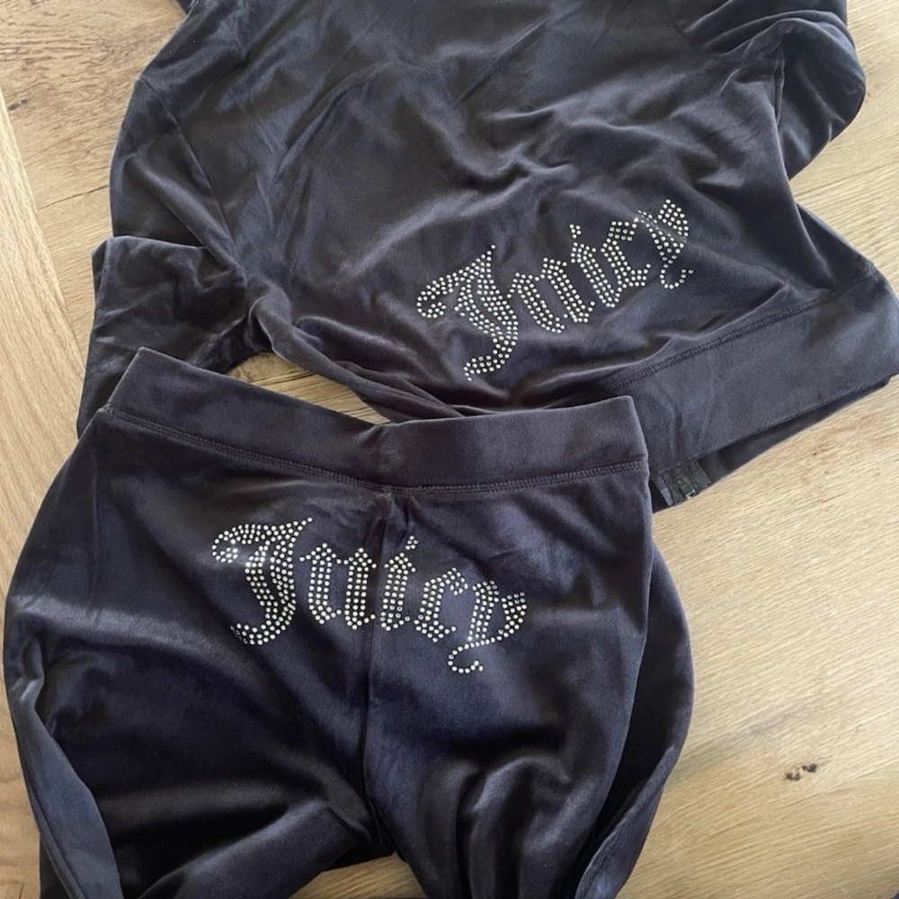 NWT Juicy Couture Velour Tracksuit Set Rhinestone Hoodies jacket Shorts Medium - Picture 3 of 3